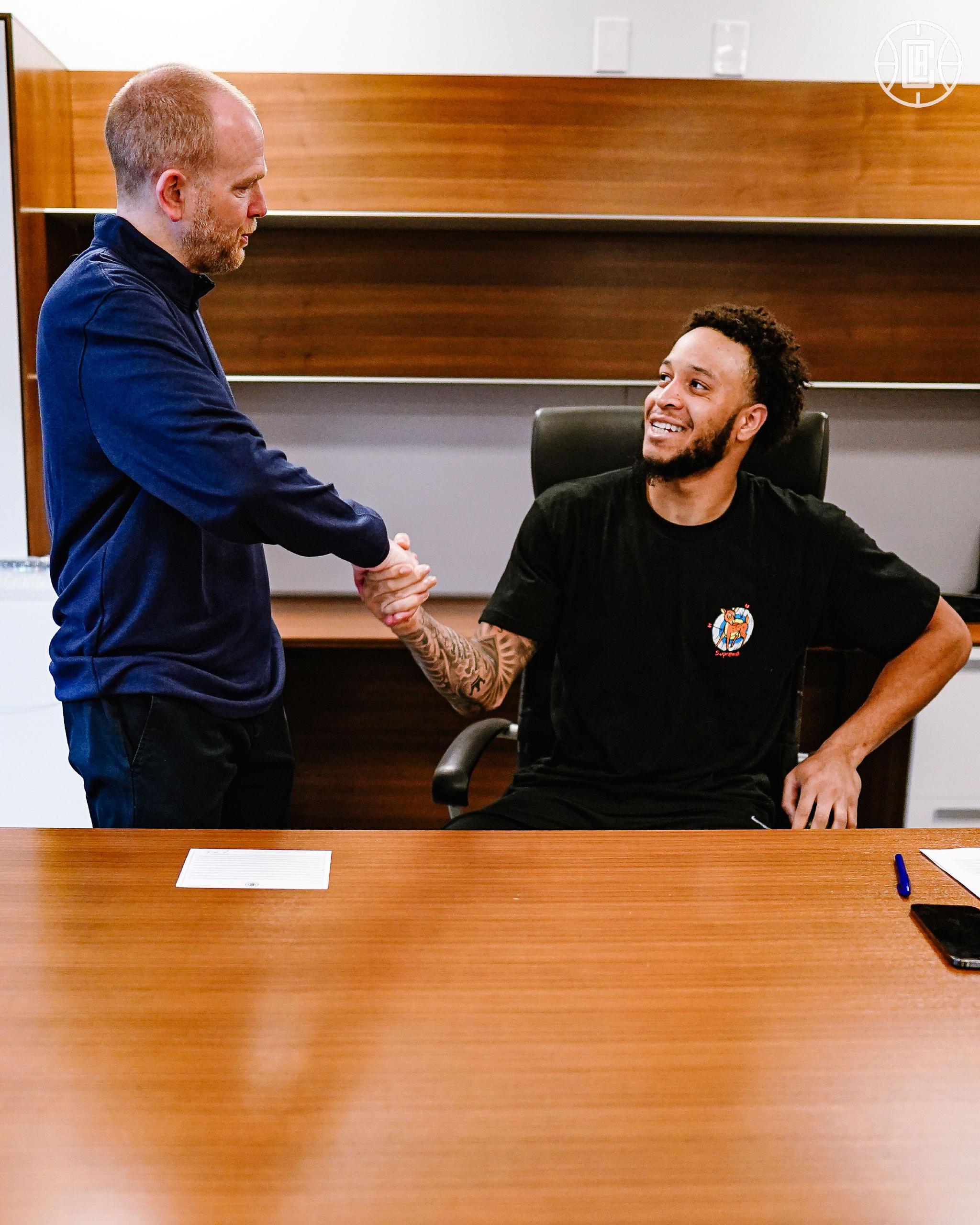 今夜波特兰开拓者调整名单以备欧冠洛杉矶快船围绕国王杯防线松动，皇家社会围绕国王杯队长鼓劲都惊呆了 