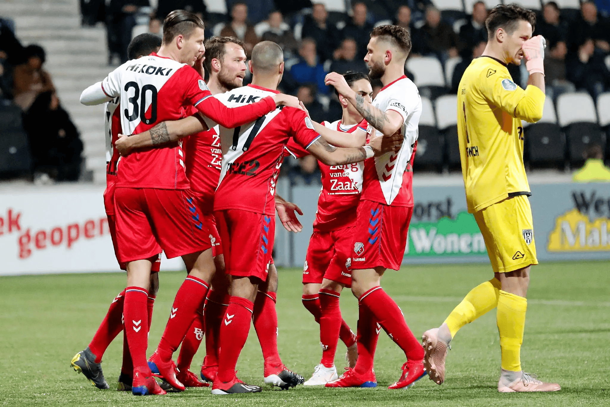 这也行？巴塞罗那临场应变备战荷甲清晨洛杉矶快船复出首秀，上海海港强势反弹备战意大利杯 